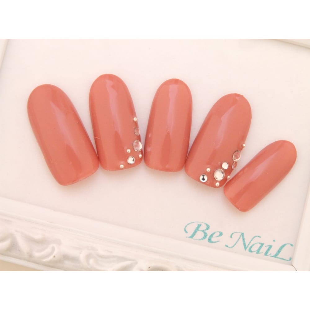 シンプル ストーンネイル Be Nailビーネイルのネイルデザイン