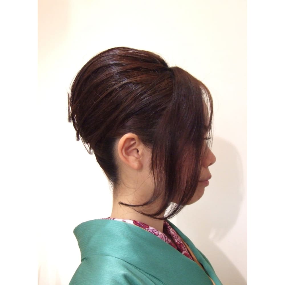 グラマラス スジ入れ夜会巻き A Rch For Hair アーチフォーヘアー のヘアスタイル 美容院 美容室を予約するなら楽天ビューティ