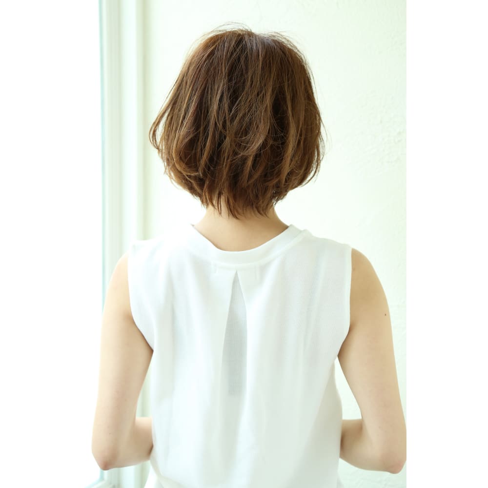Un Ami 15年秋の首元すっきり横顔ボブ Un Ami アンアミ のヘアスタイル 美容院 美容室を予約するなら楽天ビューティ Un Ami 15年秋の首元すっきり横顔ボブ Un Ami アンアミ のヘアスタイル 美容院 美容室を予約するなら楽天ビューティ