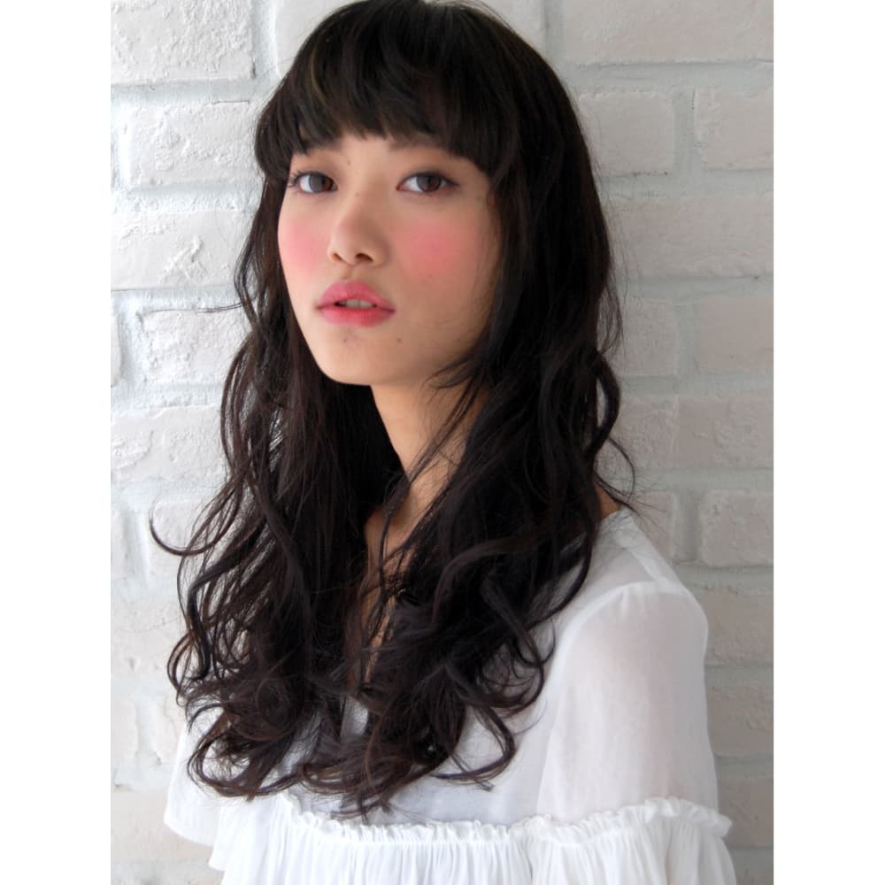 黒髪でも似合う ふんわりパーマスタイル Allure アリュウル のヘアスタイル 美容院 美容室を予約するなら楽天ビューティ