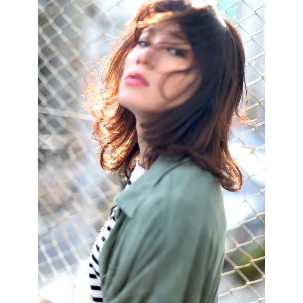 短い前髪 動きのある ミディアムヘア Assort Tokyo アソートトウキョウ のヘアスタイル 美容院 美容室を予約するなら楽天ビューティ