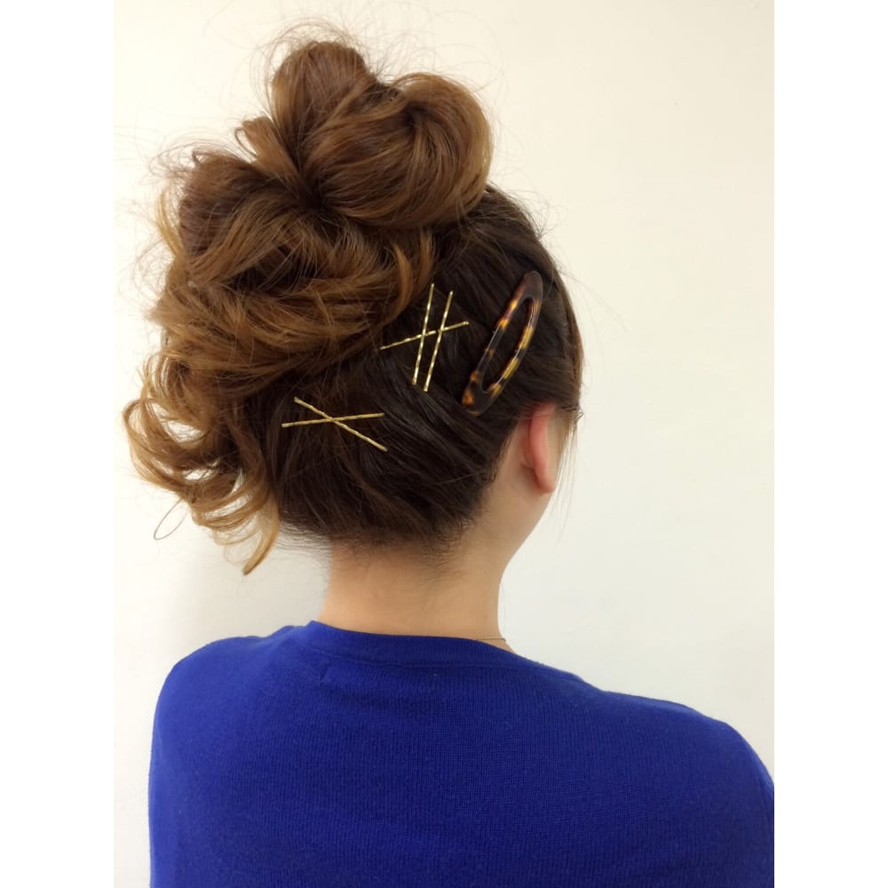ナチュラルルーズなお団子ヘア Bijoux Hair Make ビジュー のヘアスタイル 美容院 美容室を予約するなら楽天ビューティ