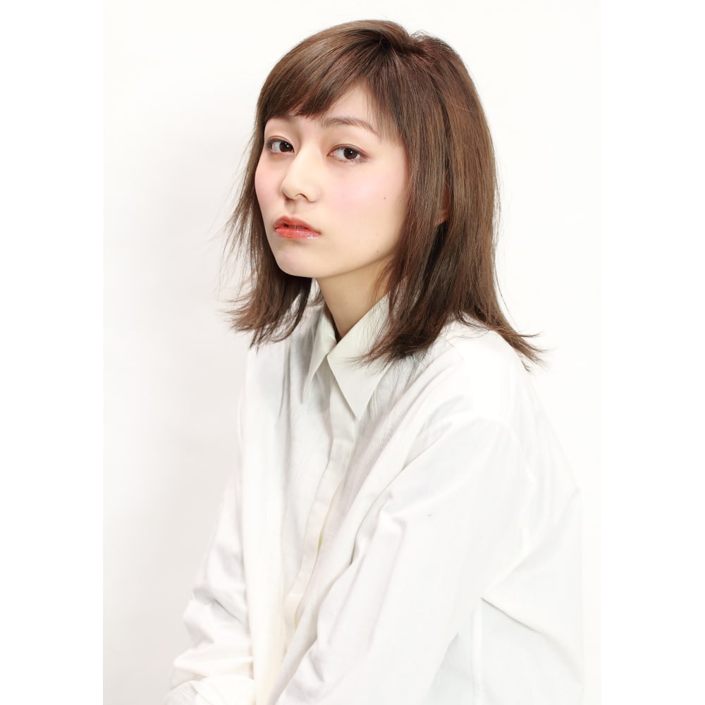 ストレートレイヤーロブ Cinema Daikanyamaシネマのヘアスタイル