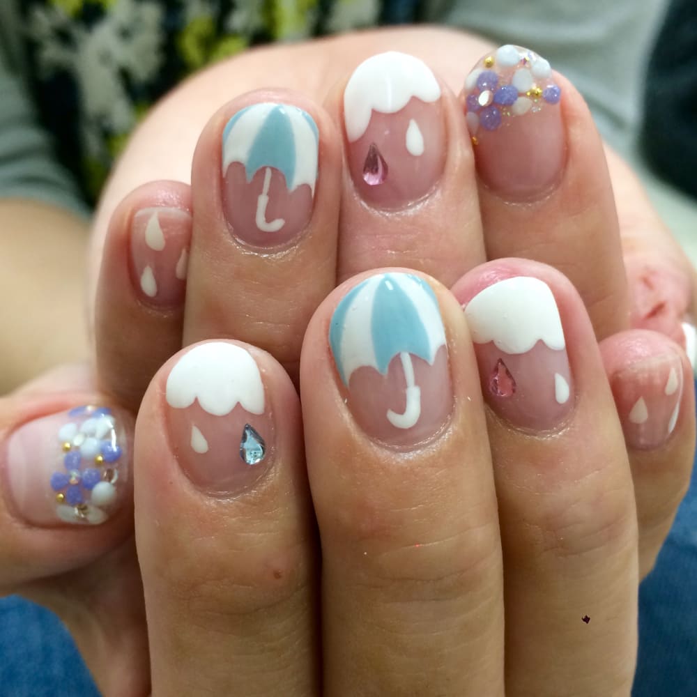 梅雨にぴったり 傘ネイル Luna Nail ルナネイル のネイルデザイン ネイル まつげサロンを予約するなら楽天ビューティ