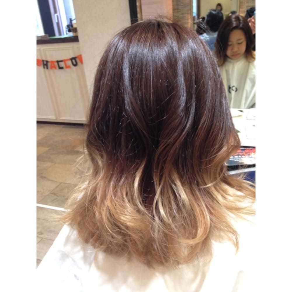 根元アッシュブラウン 毛先プラチナアッシュベージュ Trico 梅田茶屋町店 トリコ のヘアスタイル 美容院 美容室を予約するなら楽天ビューティ