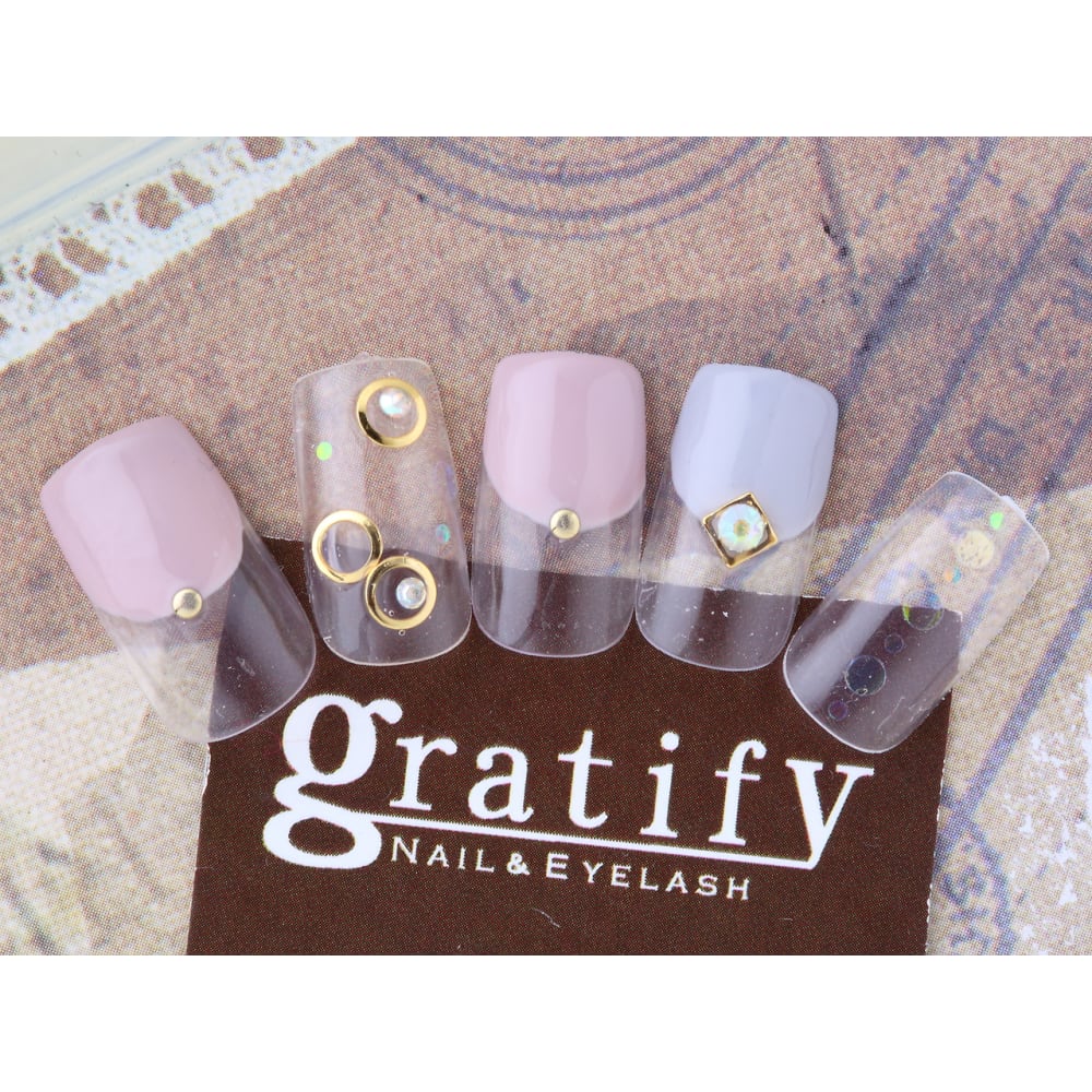 お洒落で可愛いフレンチデザイン Gratify Nail グラティフィー ネイル のネイルデザイン ネイル まつげサロンを予約するなら楽天ビューティ