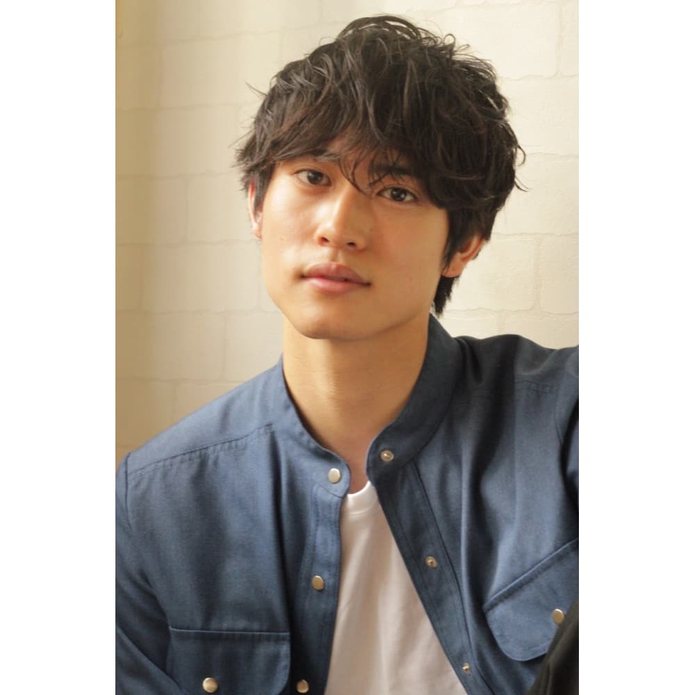 外国人風 無造作ショートパーマスタイル Boucle ブークル のヘアスタイル 美容院 美容室を予約するなら楽天ビューティ