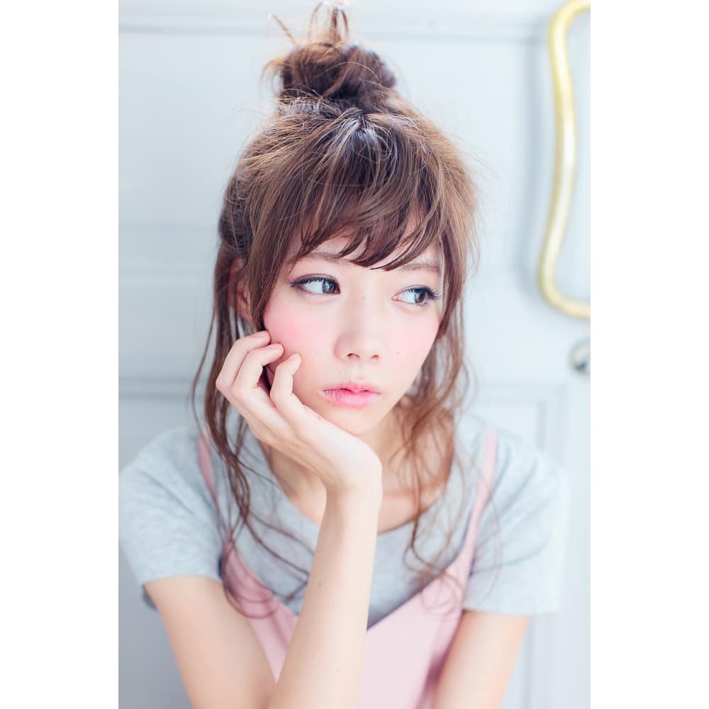くしゃくしゃ感が可愛い お団子初心者でもできるフレンチバン Tasty Door テイスティドア のヘアスタイル 美容院 美容室を予約するなら楽天ビューティ