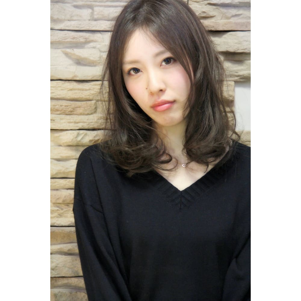 大人の雰囲気 センターパートミディアム Hair Make Maluna 大通店 大人の雰囲気 センターパートミディアム Hair Make Maluna 大通店