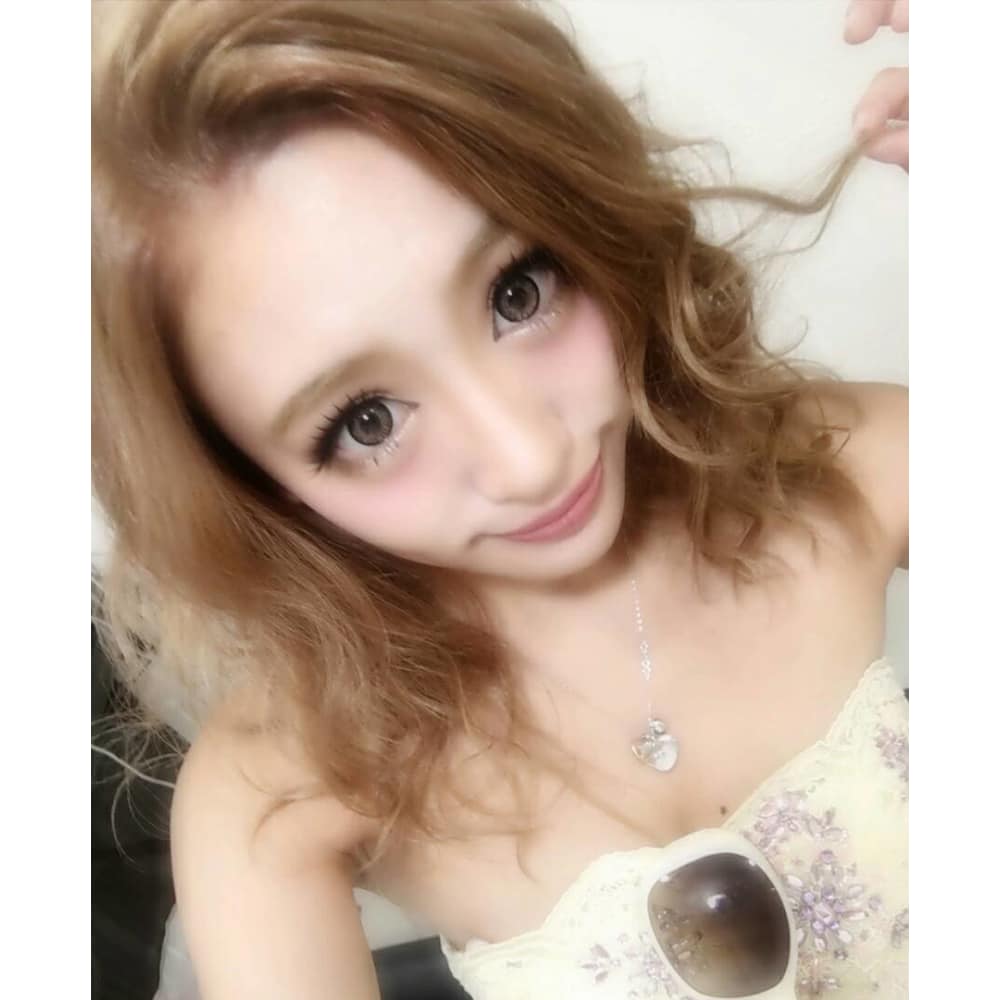 イノセントカラー かきあげバング カールセミディ Hair Salon Nexus ネクサス のヘアスタイル 美容院 美容室を予約するなら楽天ビューティ