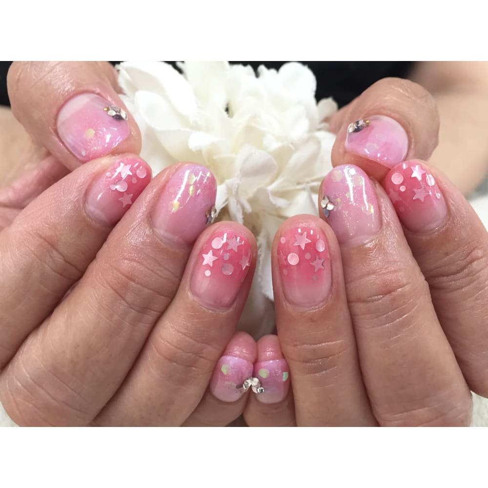 キラキラ グラデーションネイル Luna Nail ルナネイル のネイルデザイン ネイル まつげサロンを予約するなら楽天ビューティ