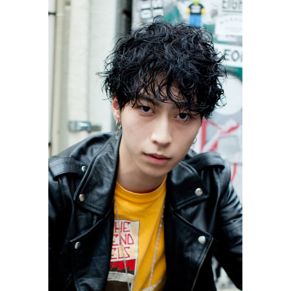 くせ毛外国人風パンクロックスタイル Marco マルコ のヘアスタイル 美容院 美容室を予約するなら楽天ビューティ くせ毛外国人風パンクロックスタイル Marco マルコ のヘアスタイル 美容院 美容室を予約するなら楽天ビューティ