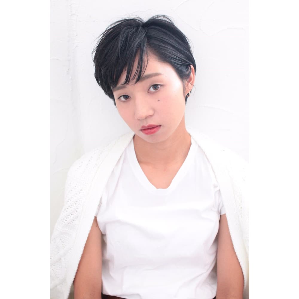 黒髪耳かけショート And 中目黒 アンドナカメグロ のヘアスタイル 美容院 美容室を予約するなら楽天ビューティ