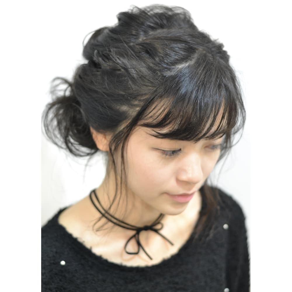 ツイストシニヨン Realce レアルセ のヘアスタイル 美容院 美容室を予約するなら楽天ビューティ