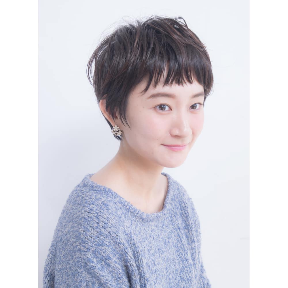 代 30代 大人ナチュラルな眉上バングのショートヘア Anti アンティ のヘアスタイル 美容院 美容室を予約するなら楽天ビューティ