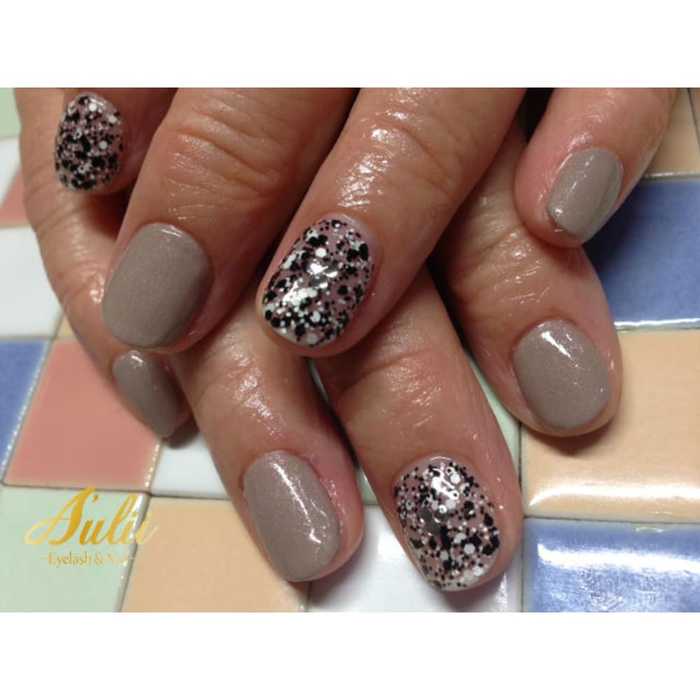 モノクロームホロ A Ulii Nail アウリー のネイルデザイン