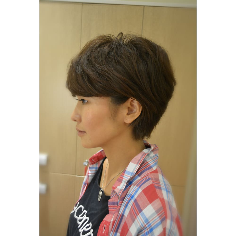 厚めバングショート Gold Woodpecker ゴールドウッドペッカー のヘアスタイル 美容院 美容室を予約するなら楽天ビューティ