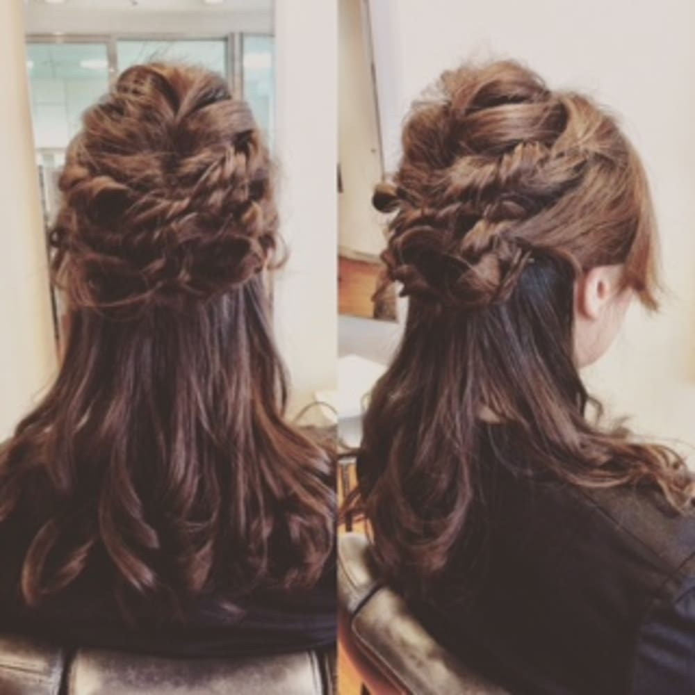 ハーフアップ ねじり編みこみ Feels フィールズ のヘアスタイル 美容院 美容室を予約するなら楽天ビューティ