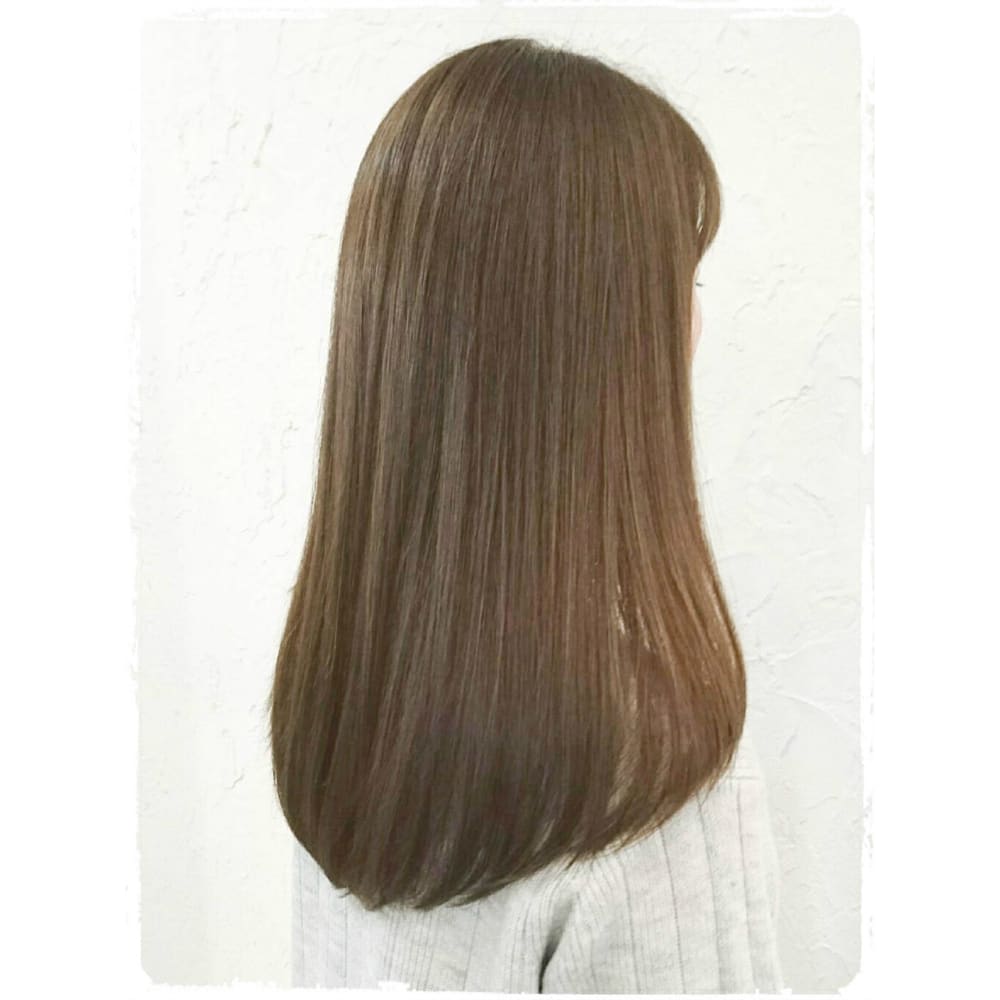 柔らかいヌーディーベージュカラー Flor フロール のヘアスタイル 美容院 美容室を予約するなら楽天ビューティ