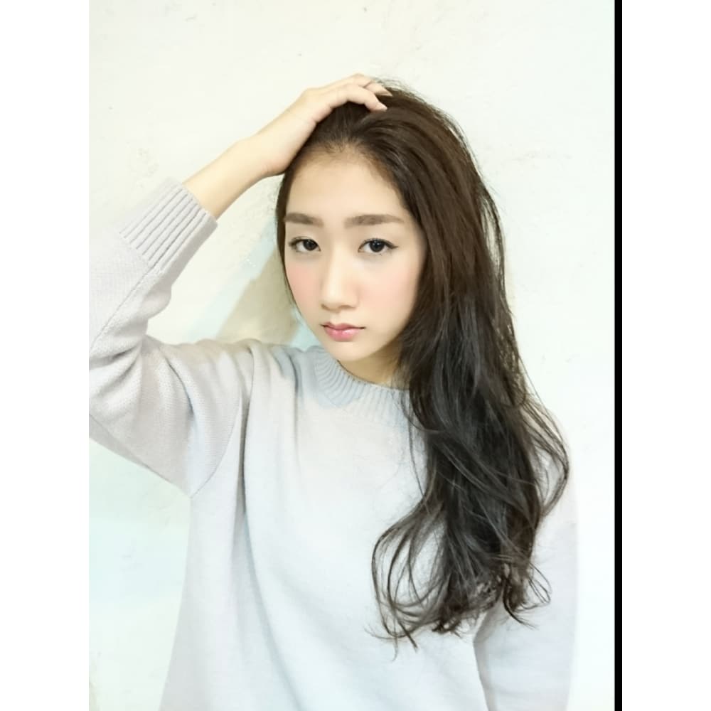 透明感のある柔らか重め暗髪ロング Le Rond ルロン のヘアスタイル 美容院 美容室を予約するなら楽天ビューティ 透明感のある柔らか重め暗髪ロング Le Rond ルロン のヘアスタイル 美容院 美容室を予約するなら楽天ビューティ