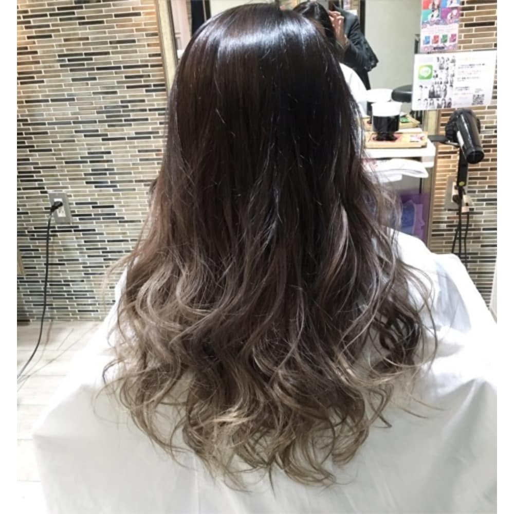 ハイトーングラデーション プラチナグレージュ Trico 守口店 トリコ のヘアスタイル 美容院 美容室を予約するなら楽天ビューティ