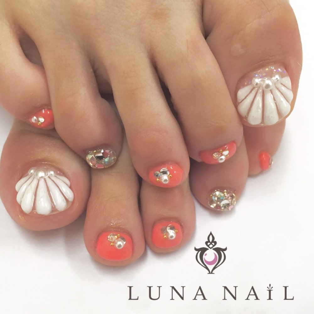 ３d貝殻アート Luna Nail ルナネイル のネイルデザイン ネイル まつげサロンを予約するなら楽天ビューティ