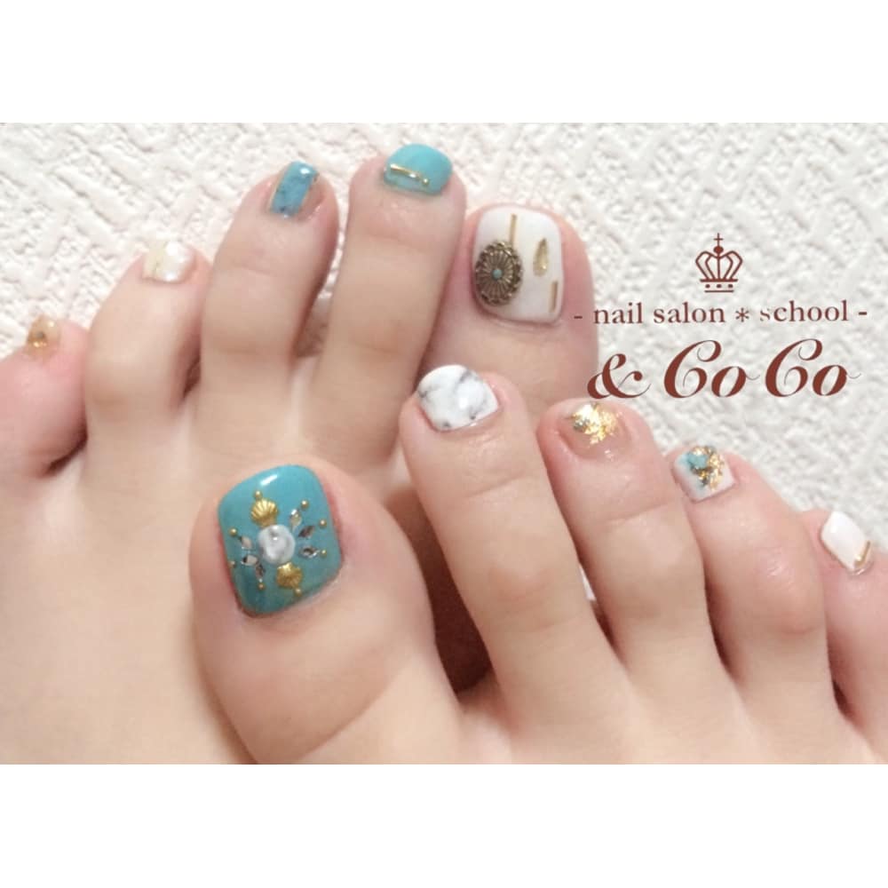 ターコイズ フットネイル Nailsalon School Coco ネイルサロンスクールアンドココ のネイルデザイン ネイル まつげサロンを予約するなら楽天ビューティ