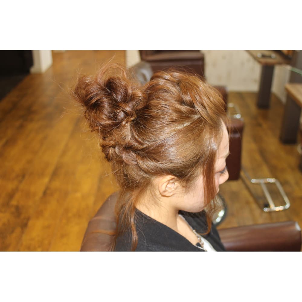 三つ編みお団子 Micora ミコラ のヘアスタイル 美容院 美容室を予約するなら楽天ビューティ