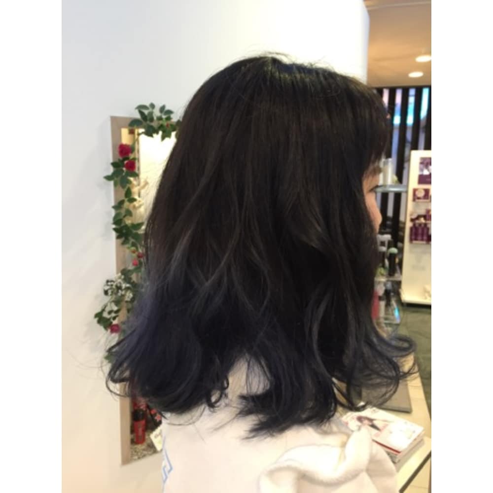 黒髪好きのハイライトはネイビーブルーで楽しみましょう Hair Make Opsis オプシス のヘアスタイル 美容院 美容室を予約するなら楽天ビューティ