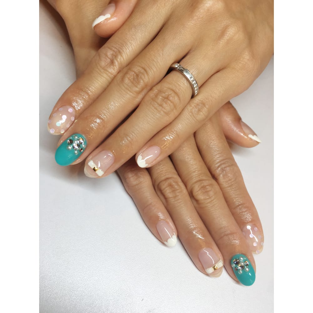 スカラップフレンチ リボン Grand Kayla Nail グランドケイラネイル のネイルデザイン ネイル まつげサロンを予約するなら楽天ビューティ