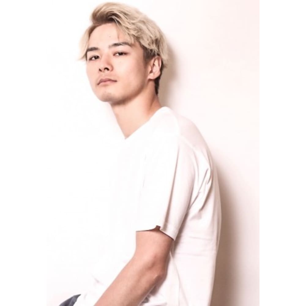 メンズヘア ハイトーン サイドパートマッシュ Canaan カナン のヘアスタイル 美容院 美容室を予約するなら楽天ビューティ