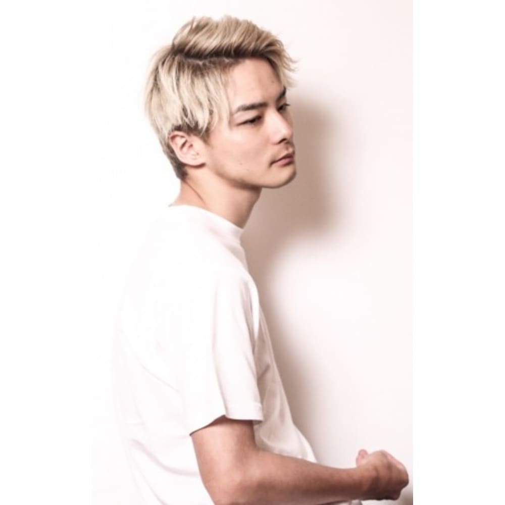 メンズヘア ハイトーン サイドパートマッシュ Canaan カナン のヘアスタイル 美容院 美容室を予約するなら楽天ビューティ