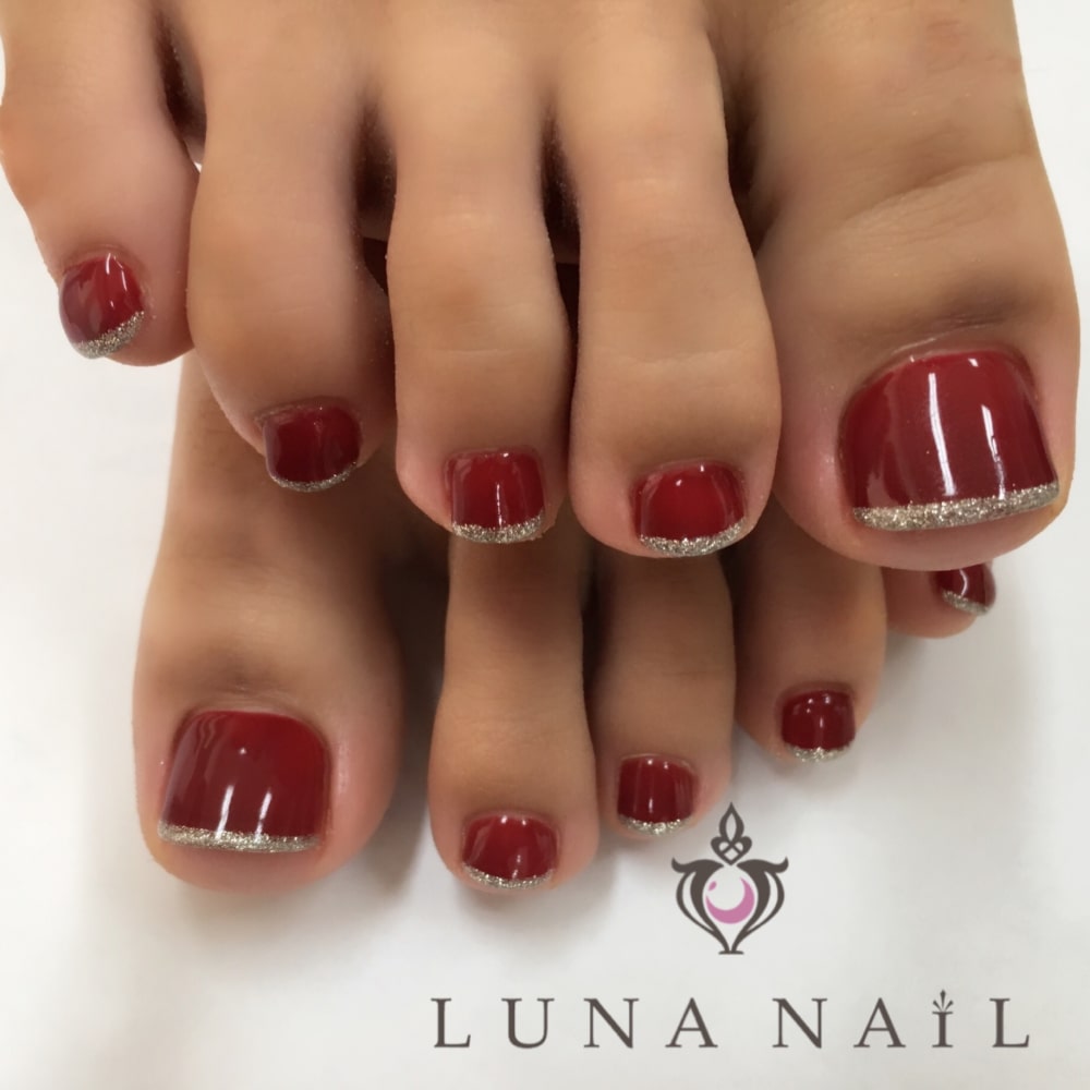 フットも シンプルボルドー Luna Nail ルナネイル のネイルデザイン ネイル まつげサロンを予約するなら楽天ビューティ