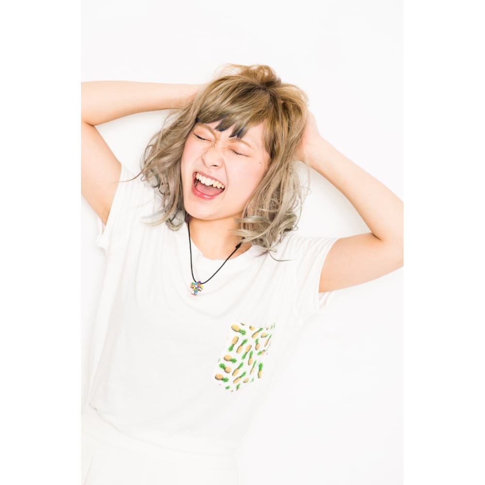 ふんわりミディ ハイトーンアッシュ系カラー Vi Dro 吉祥寺店 ビードロキチジョウジテン のヘアスタイル 美容院 美容室を予約するなら楽天ビューティ