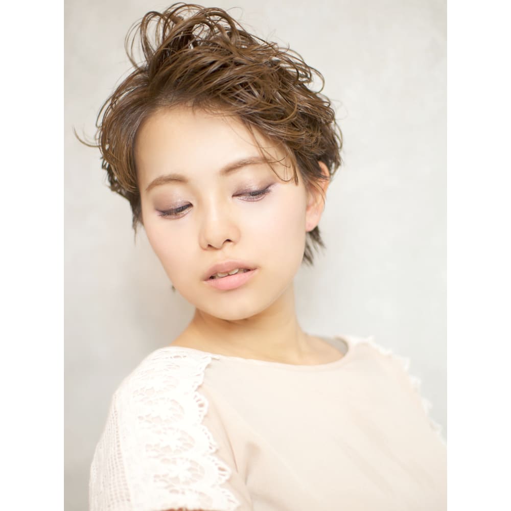 アップバングでモードな印象にキマる大人可愛いハンサムショート Bekku Hair Salon ベックヘアサロン のヘアスタイル 美容院 美容室を予約するなら楽天ビューティ アップバングでモードな印象にキマる大人可愛いハンサムショート Bekku Hair Salon ベックヘアサロン のヘアスタイル 美容院 美容室を予約するなら楽天ビューティ