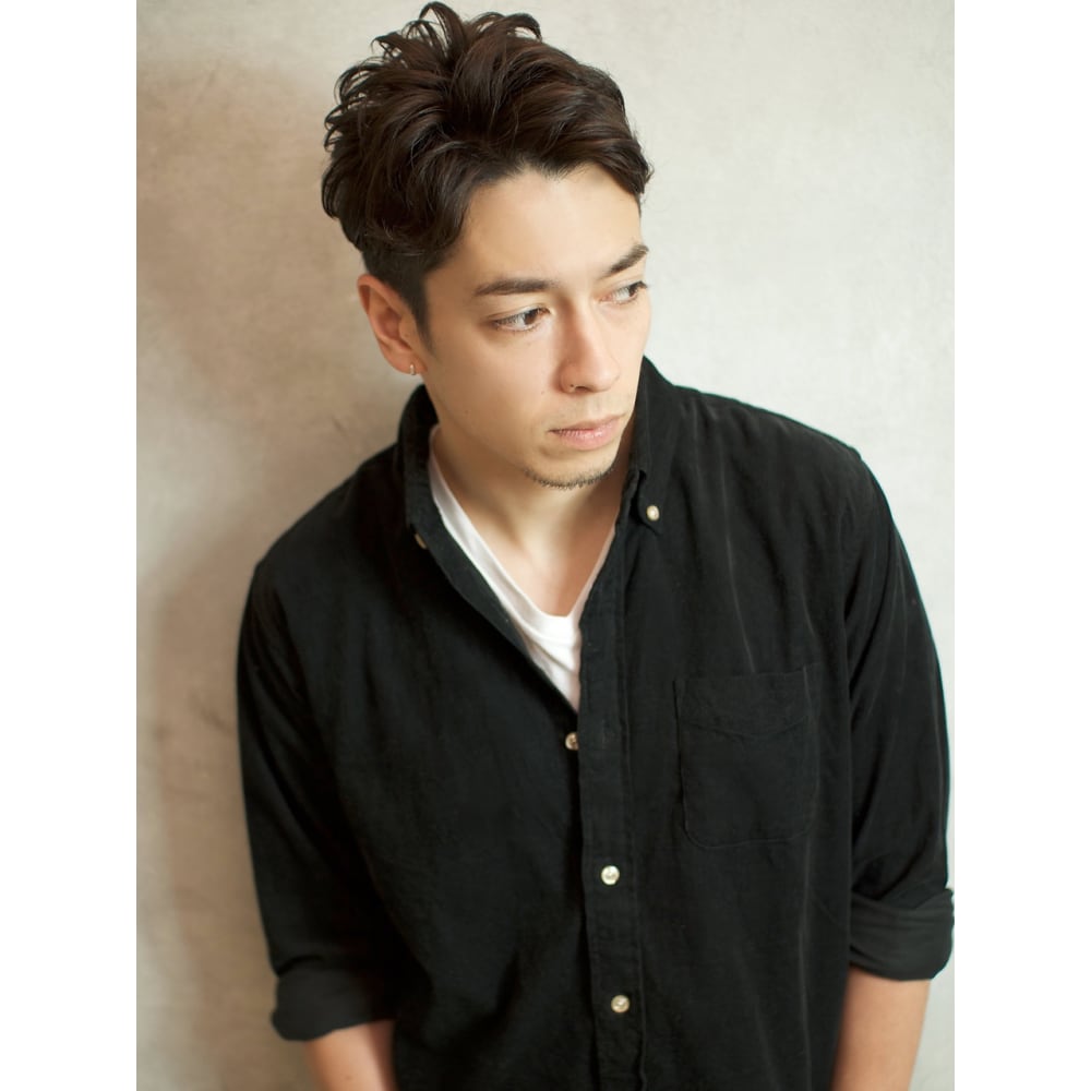ナチュラルなくせ毛風ショート アップバングで男らしさをプラス Bekku Hair Salon ベックヘアサロン のヘアスタイル 美容院 美容室を予約するなら楽天ビューティ