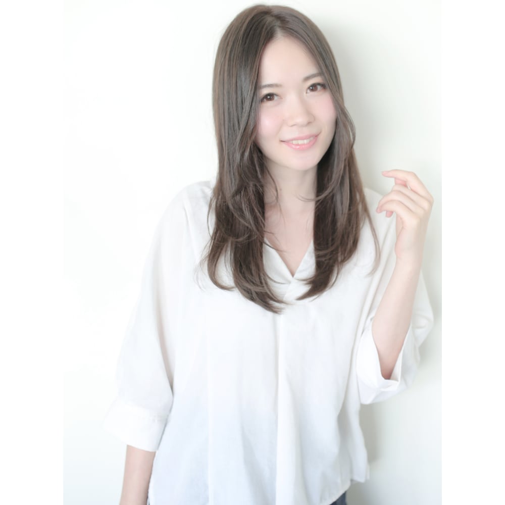 伸ばしかけセンターロング La Bless キュービック ラブレス のヘアスタイル 美容院 美容室を予約するなら楽天ビューティ