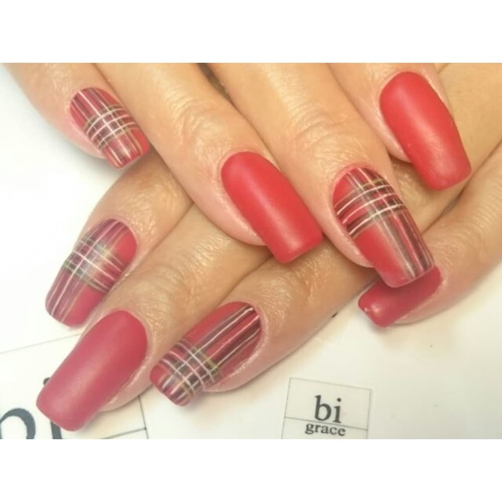 タータンチェックネイル Bi Grace Nail ビ グレイスネイル のネイルデザイン ネイル まつげサロンを予約するなら楽天ビューティ タータンチェックネイル Bi Grace Nail ビ グレイスネイル のネイルデザイン ネイル まつげサロンを予約するなら楽天ビューティ