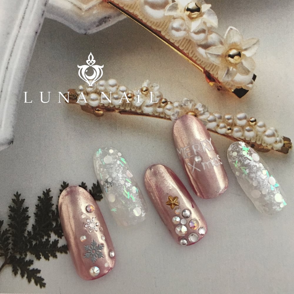 クリスマス ピンクミラーネイル Luna Nail ルナネイル のネイルデザイン ネイル まつげサロンを予約するなら楽天ビューティ
