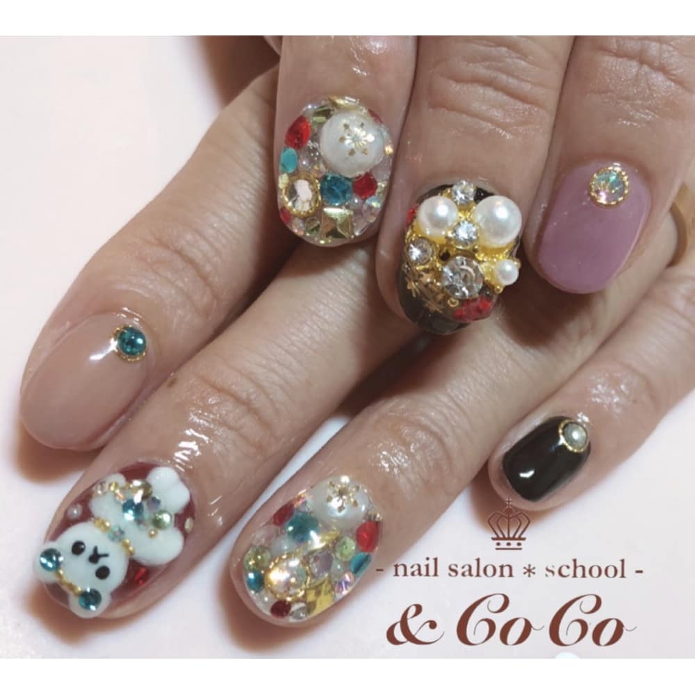 キラキラクリスマスネイル Nailsalon School Coco ネイルサロンスクールアンドココ のネイルデザイン ネイル まつげサロンを予約するなら楽天ビューティ