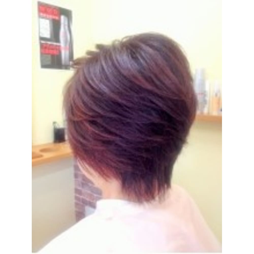 ボリュームと毛束感がよく出ているグラレイヤー Akala アカラ のヘアスタイル 美容院 美容室を予約するなら楽天ビューティ