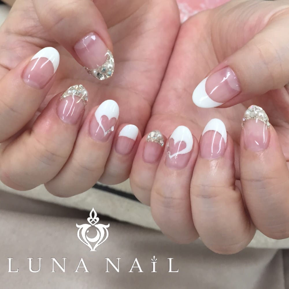 ハートフレンチ Luna Nail ルナネイル のネイルデザイン ネイル まつげサロンを予約するなら楽天ビューティ ハートフレンチ Luna Nail ルナネイル のネイルデザイン ネイル まつげサロンを予約するなら楽天ビューティ