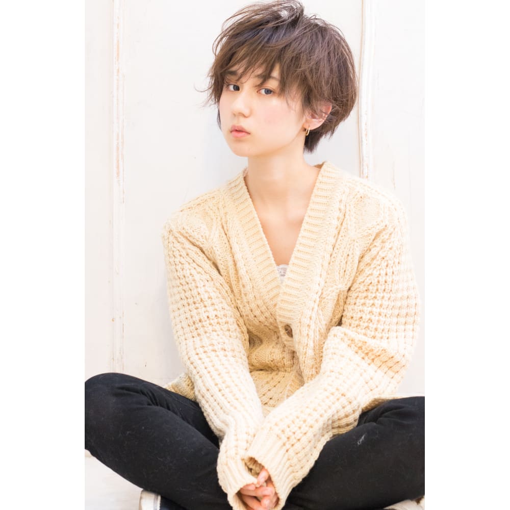 ひし形マッシュショートレイヤーグレージュボブ Aki 259 Alice By Afloat アリスバイアフロート のヘアスタイル 美容院 美容室を予約するなら楽天ビューティ
