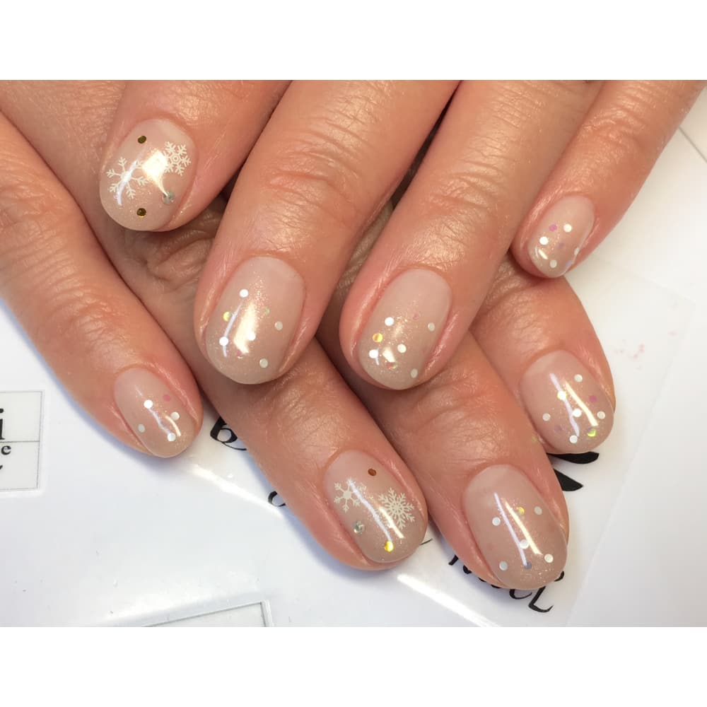 シンプル雪の結晶ネイル Bi Grace Nail ビ グレイスネイル のネイルデザイン ネイル まつげサロンを予約するなら楽天ビューティ