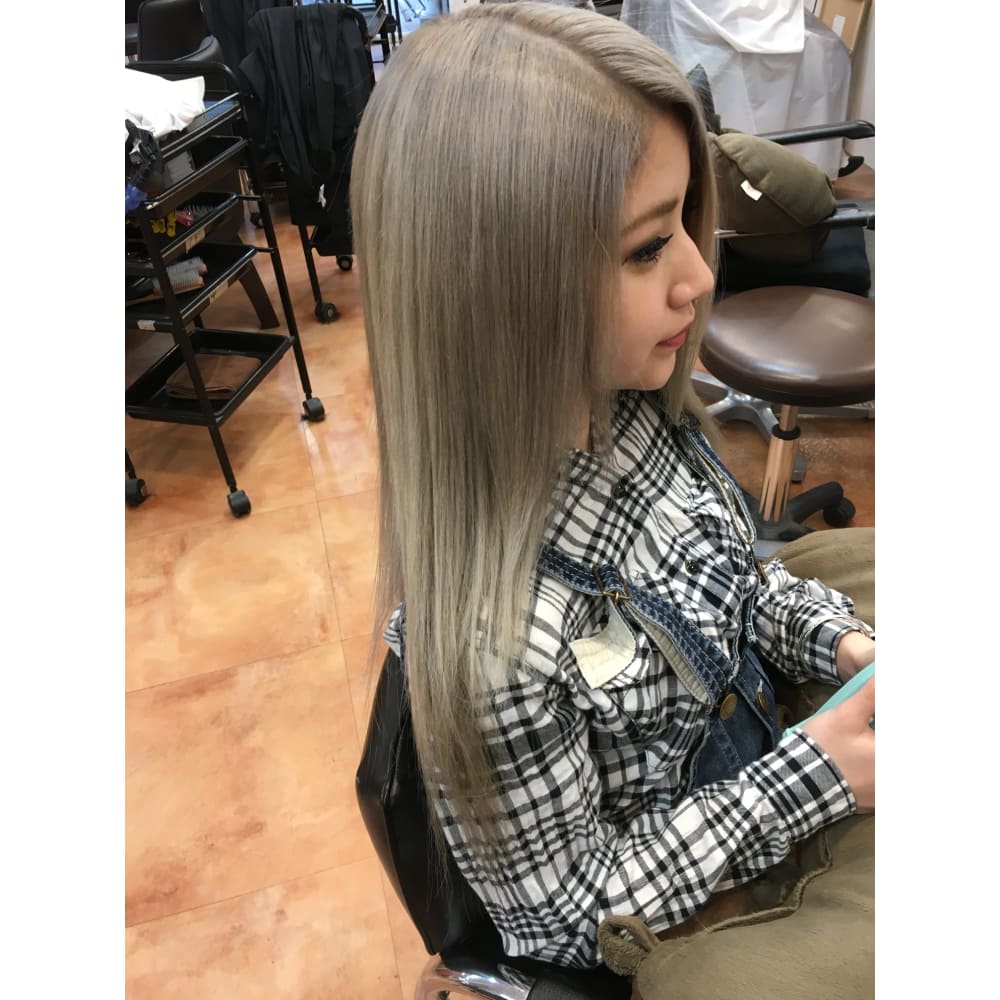 ダブルカラーパールホワイト Loco ロコ のヘアスタイル 美容院 美容室を予約するなら楽天ビューティ