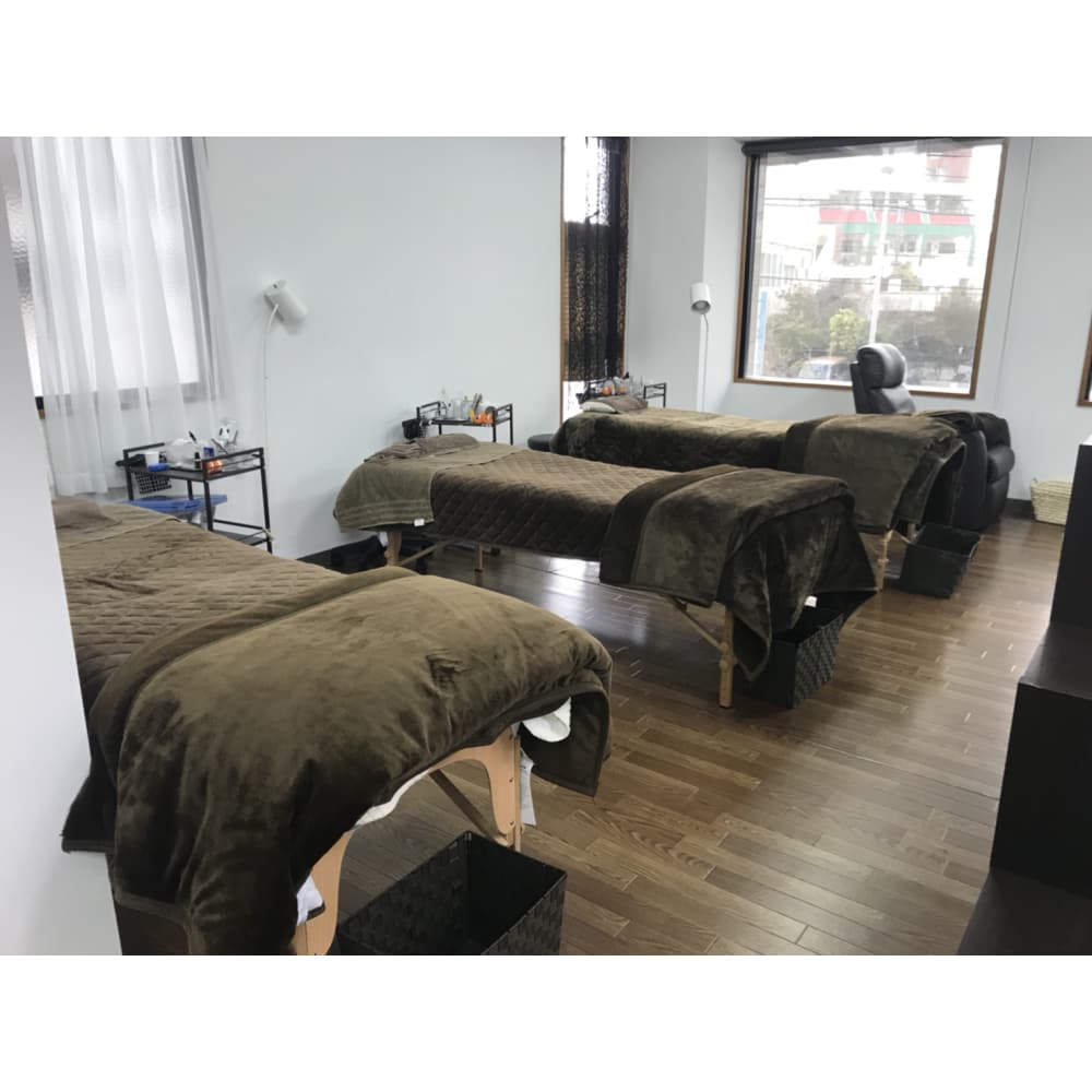 落ち着いた雰囲気の店内 丁寧な施術で理想の目元が叶う Anzy 浦添店 アンジーウラソエテン のこだわり特集 ネイル まつげサロンを予約するなら楽天ビューティ