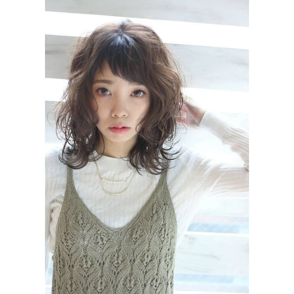 アシンメトリーバングのアンニュイウルフ Un Seul アンスール のヘアスタイル 美容院 美容室を予約するなら楽天ビューティ アシンメトリーバングのアンニュイウルフ Un Seul アンスール のヘアスタイル 美容院 美容室を予約するなら楽天ビューティ