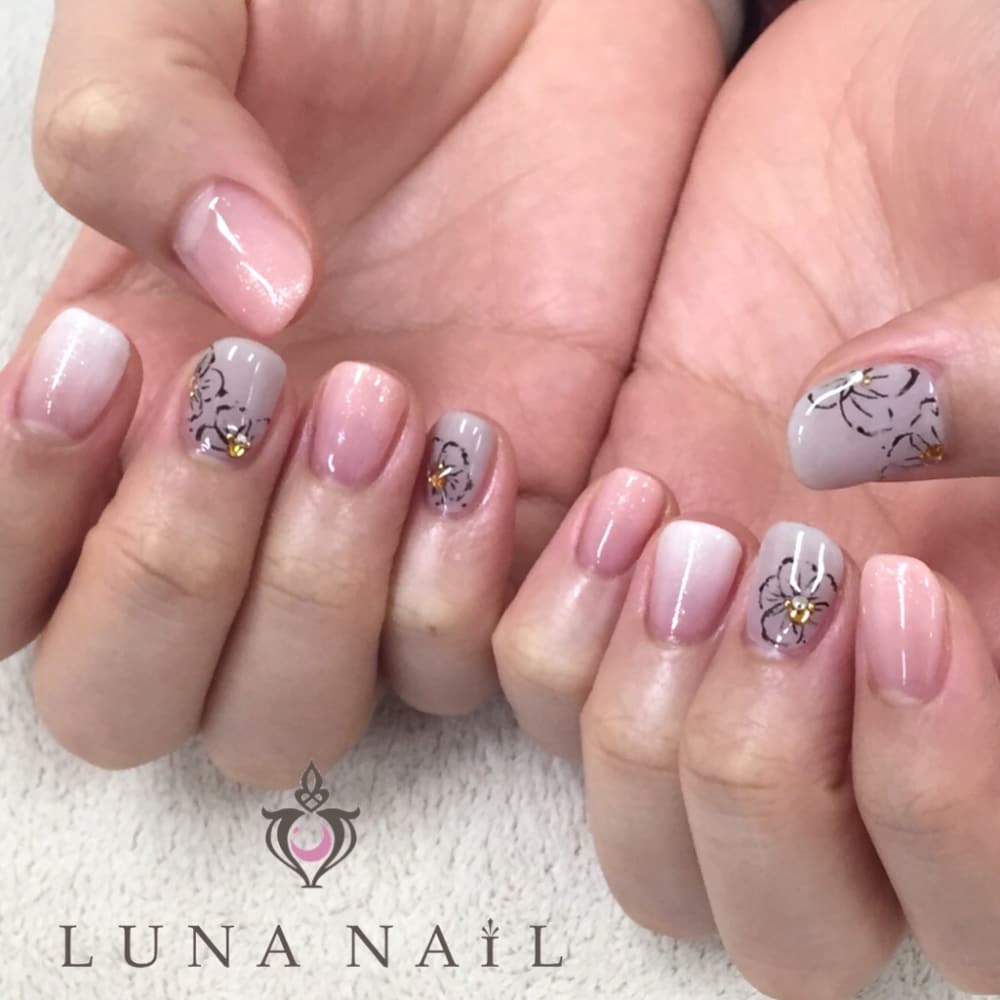 大人フラワーネイル Luna Nail ルナネイル のネイルデザイン ネイル まつげサロンを予約するなら楽天ビューティ 大人フラワーネイル Luna Nail ルナネイル のネイルデザイン ネイル まつげサロンを予約するなら楽天ビューティ