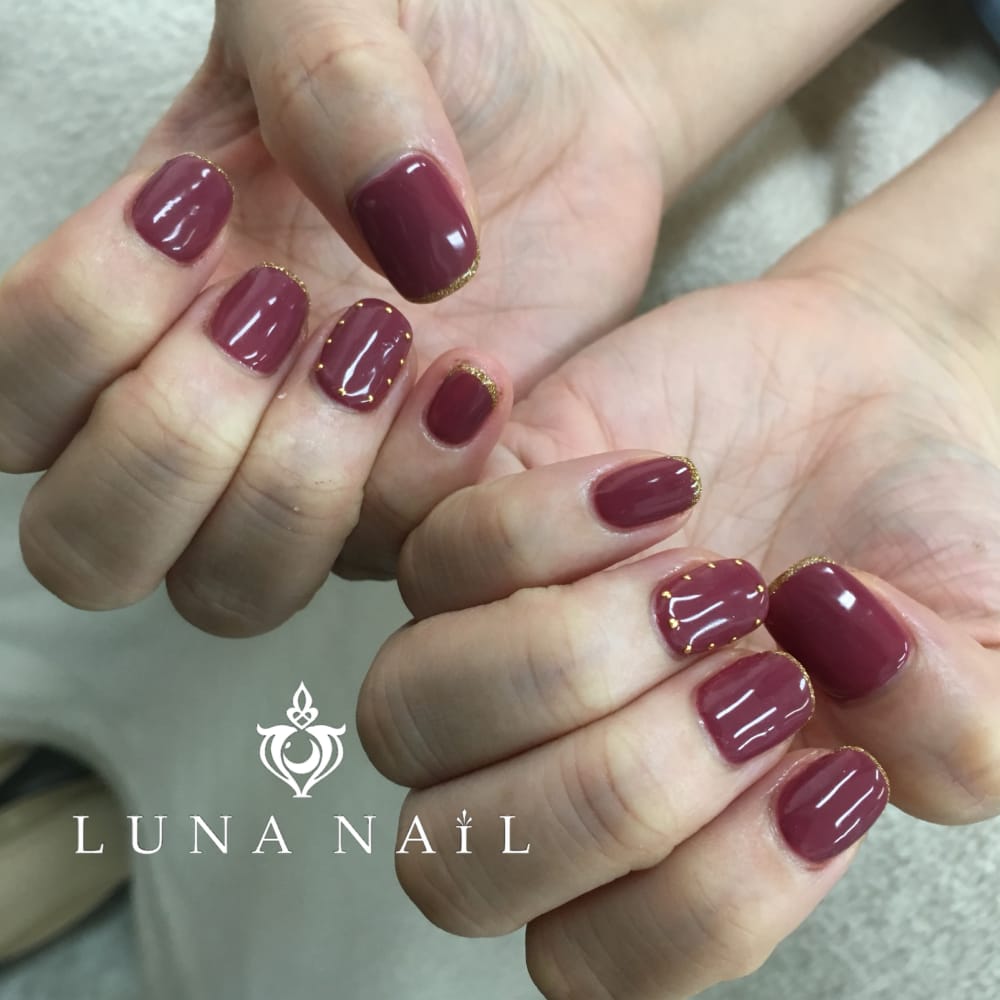 ボルドーが大人っぽい Luna Nail ルナネイル のネイルデザイン ネイル まつげサロンを予約するなら楽天ビューティ