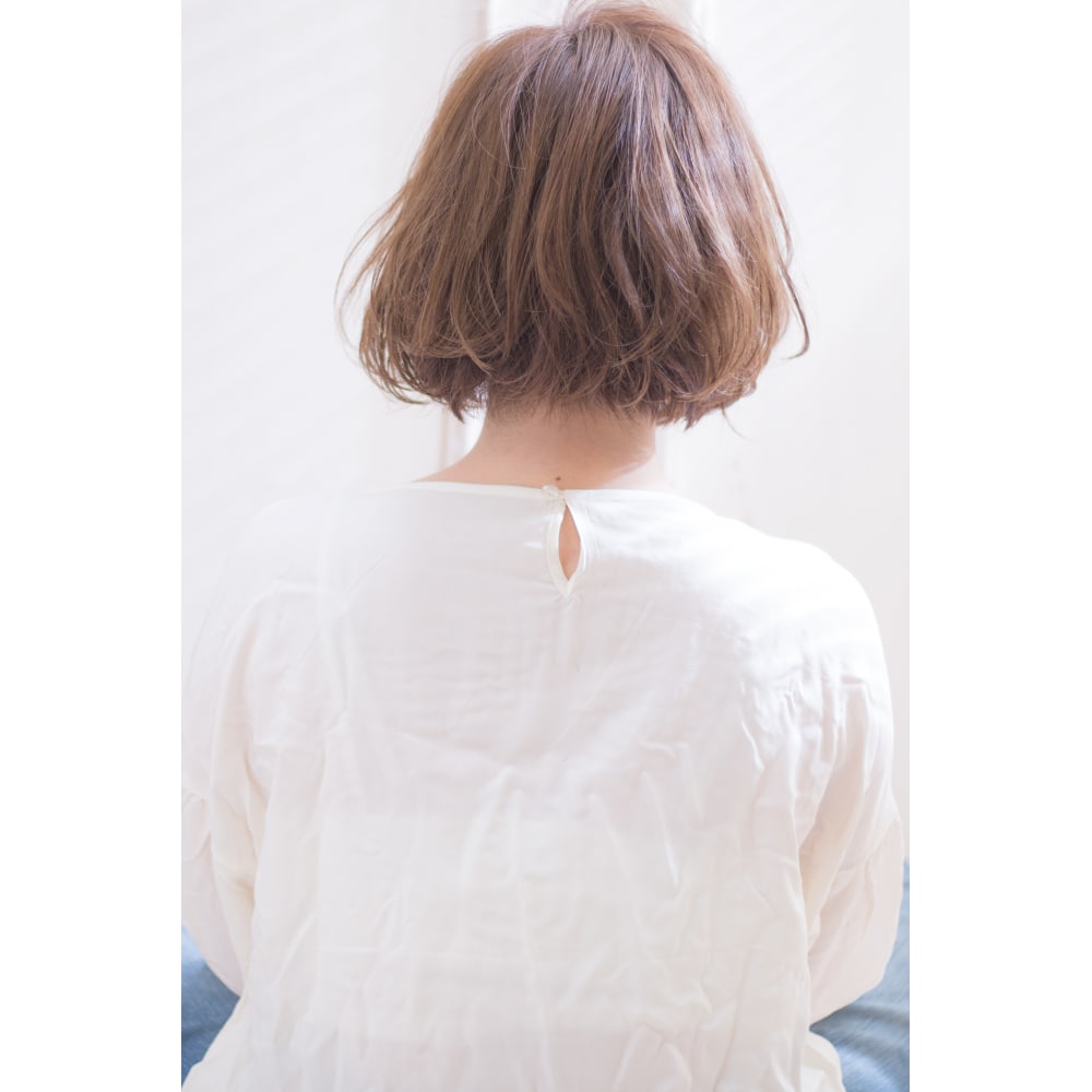 ベリーブルーのスプリングカラーショートボブ Aki 2 Alice By Afloat アリスバイアフロート のヘアスタイル 美容院 美容室を予約するなら楽天ビューティ